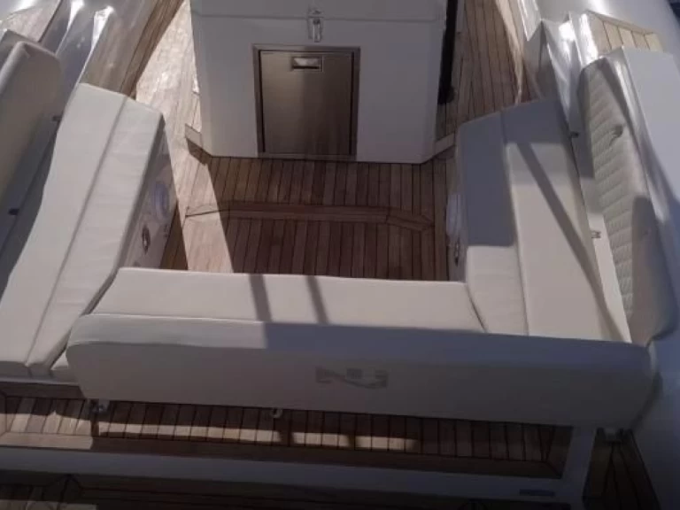 Hire RIB Nuova Jolly with a boat licence