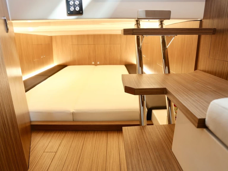 Yacht charter Marine de Sant'Ambrogio - Capelli Tempest 50 on SamBoat