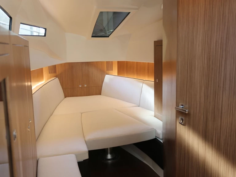 Hire a Capelli Tempest 50 Marine de Sant'Ambrogio