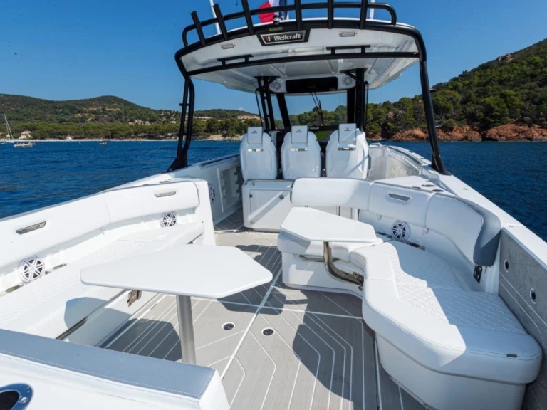 Yacht charter Marine de Sant'Ambrogio - Wellcraft WELLCRAFT 38 on SamBoat