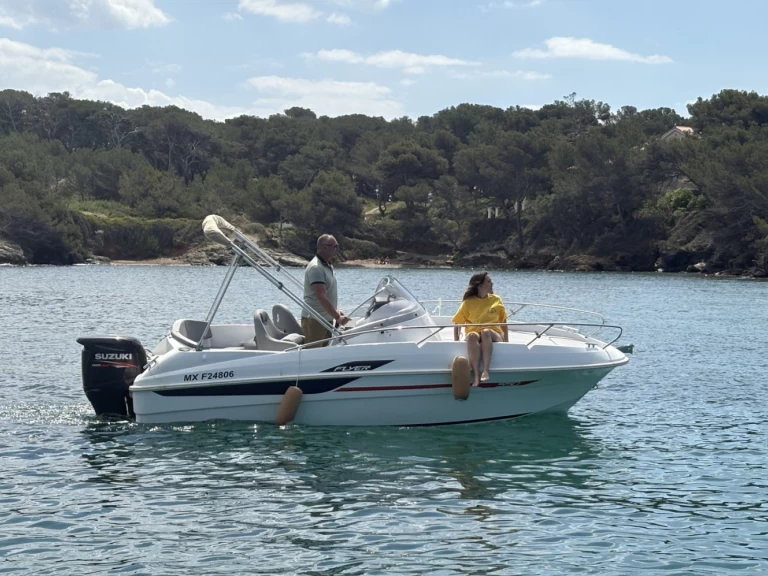 Hire Motorboat Bénéteau with a boat licence