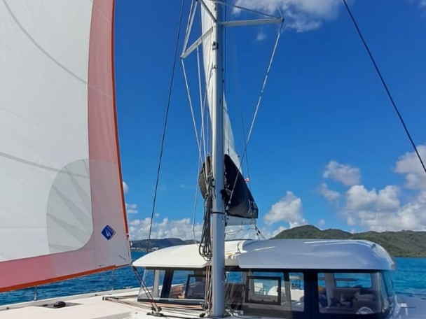 Hire Catamaran Bénéteau with a boat licence