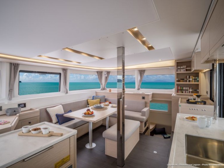 Hire Catamaran Lagoon with a boat licence