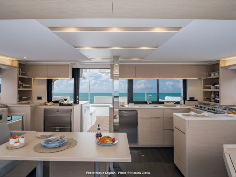 Catamaran to hire Pointe-à-Pitre at the best price