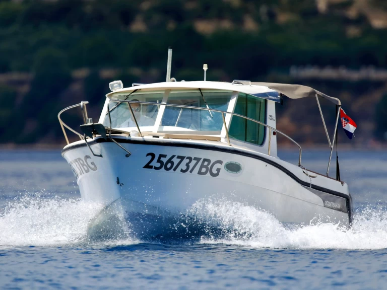 Hire a Ocqueteau Ocqueteau 715 Timonier Drage