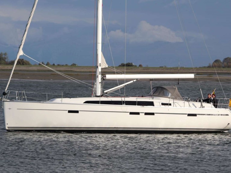 Sailboat hire in Barcelona - Bavaria Cruiser 46