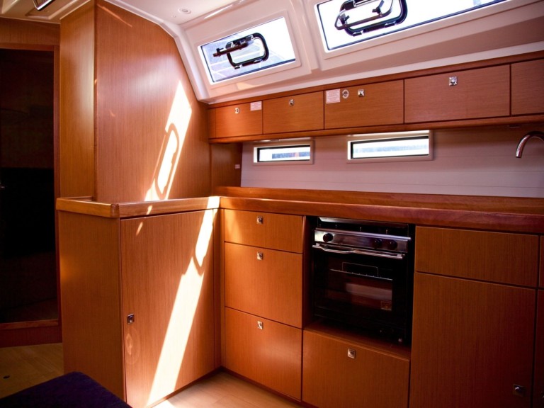 Charter a Bavaria Cruiser 46 in Barcelona on Samboat
