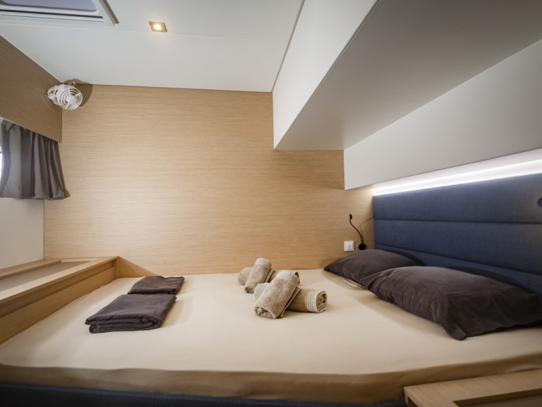 Catamaran hire in Lefkáda - Fountaine Pajot Aura 51