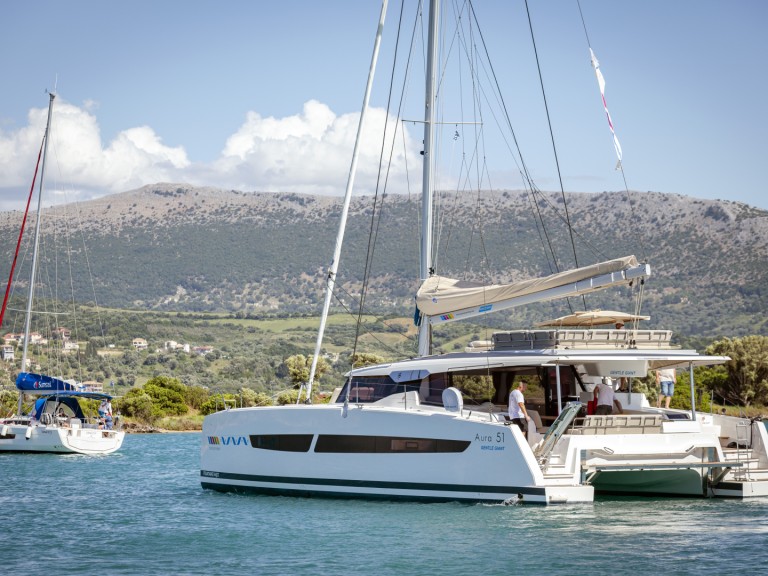 Catamaran hire in Lefkáda - Fountaine Pajot Aura 51