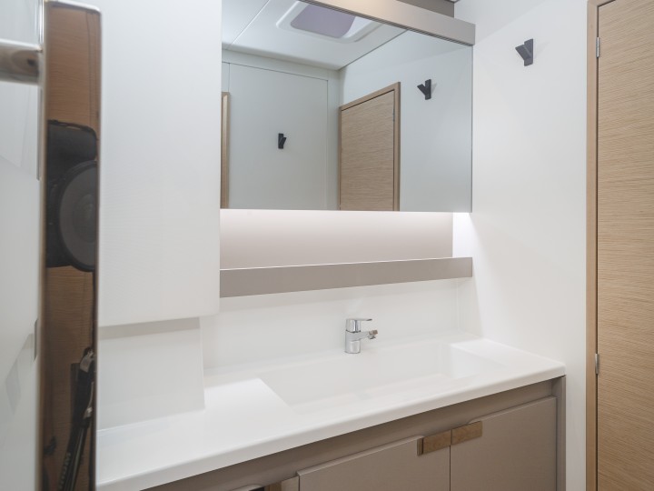 Hire a Fountaine Pajot Aura 51 Lefkáda