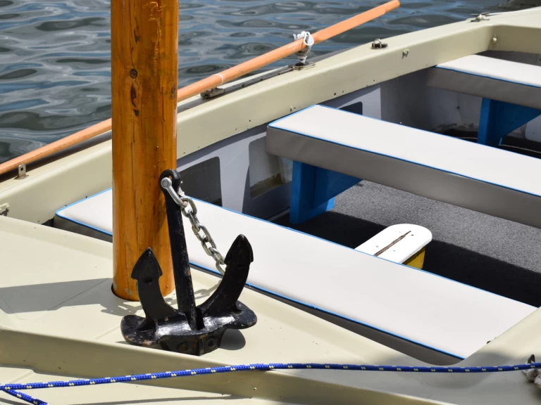 Hire Motorboat Zephyr with a boat licence