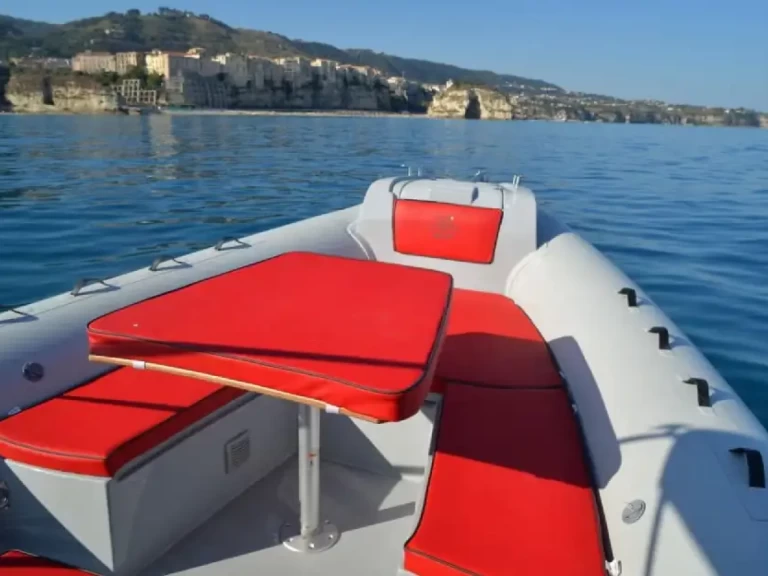 RIB hire in Argelès-sur-Mer - Prua al vento THOR 8.0