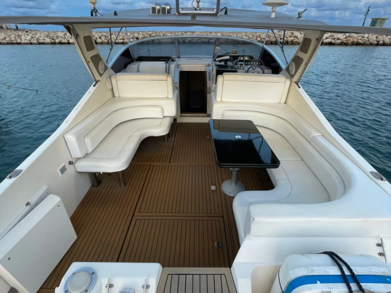 Motorboat to hire Porto Siracusa at the best price