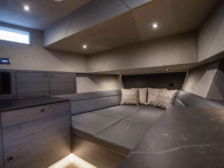 Yacht charter Marina Ibiza - Vanquish VQ 58 on SamBoat