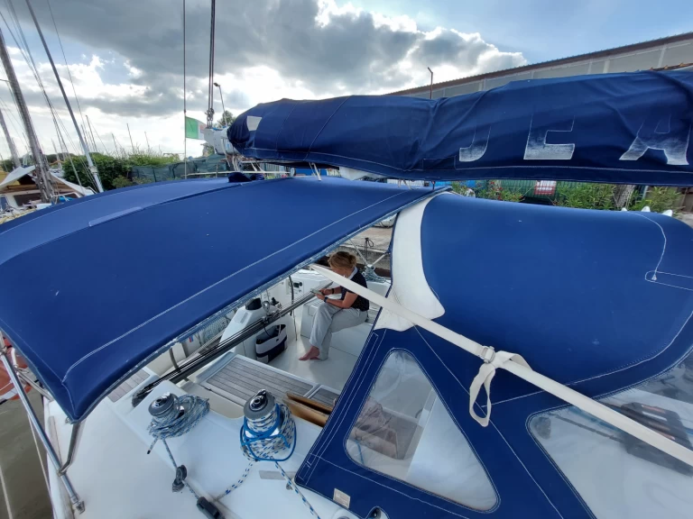 Sailboat to hire La Spezia at the best price