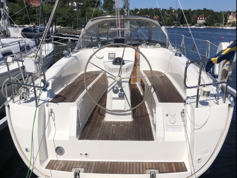 Hire Sailboat Bavaria with a boat licence