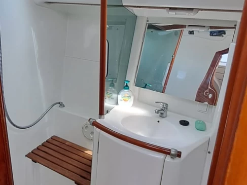 Hire a Bénéteau Oceanis 361 Póros (City)