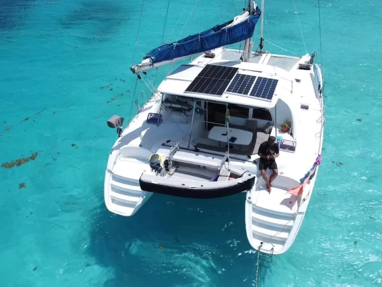 Catamaran hire in Saint Vincent (Island) - Lagoon Lagoon 380 S2