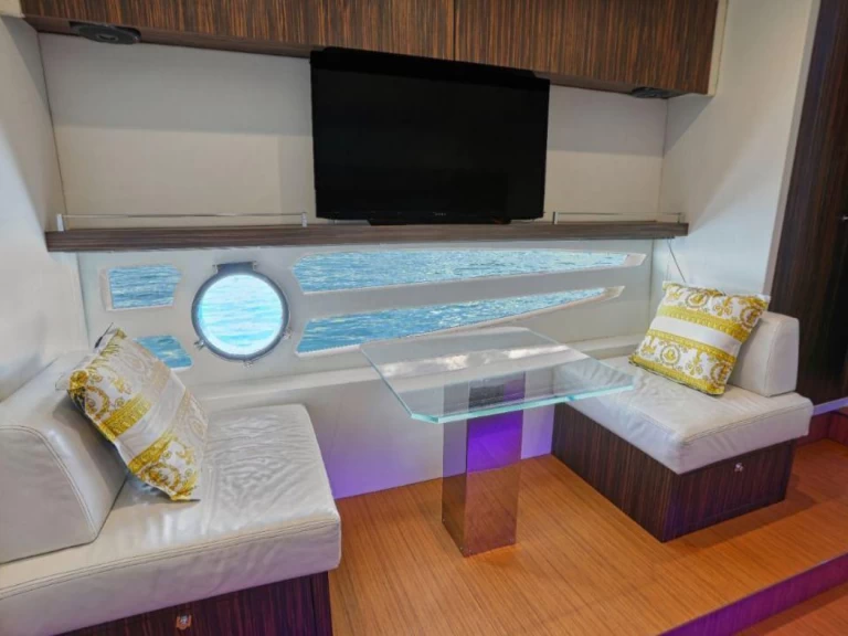 Yacht charter Puerto Vallarta - Rio 60 on SamBoat