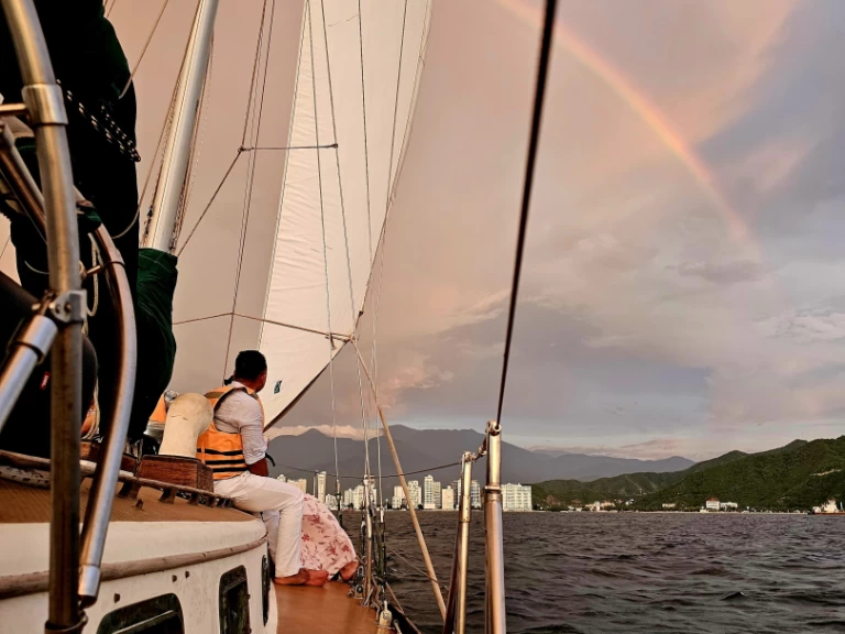 Sailboat to hire Santa Marta at the best price