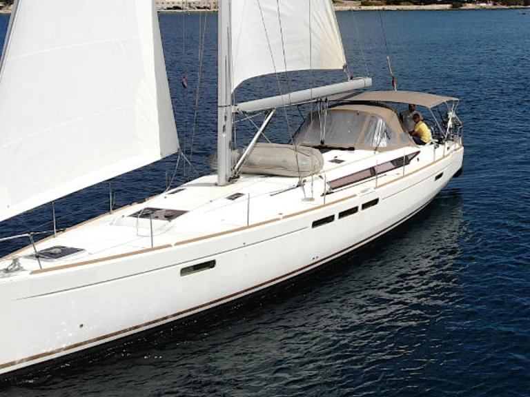 Charter a Jeanneau Sun Odyssey 519 in Castellammare di Stabia on Samboat