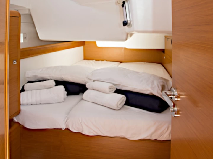 Sailboat to hire Castellammare di Stabia at the best price