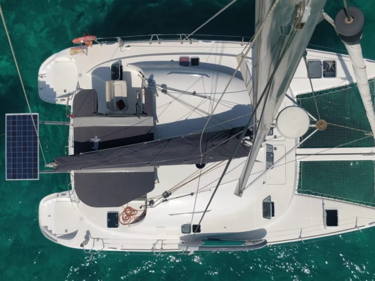 Yacht charter Barcelona - Lagoon Lagoon 380 on SamBoat