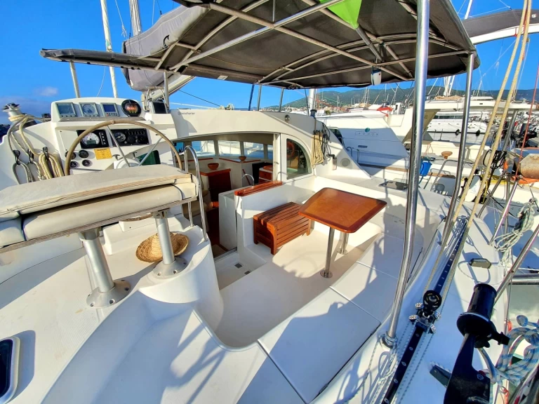 Yacht hire Barcelona cheap Lagoon 380