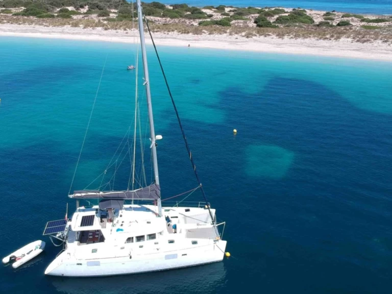 Catamaran hire in Barcelona - Lagoon Lagoon 440