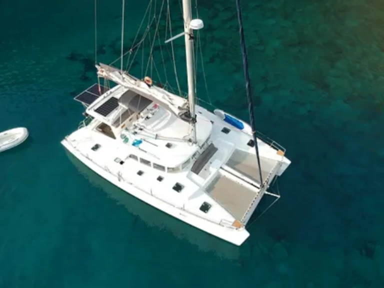 Charter a Lagoon Lagoon 440 in Barcelona on Samboat