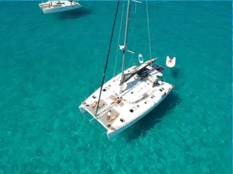 Hire Catamaran Lagoon with a boat licence