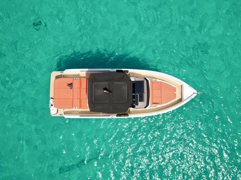 Motorboat to hire Marina Ibiza at the best price