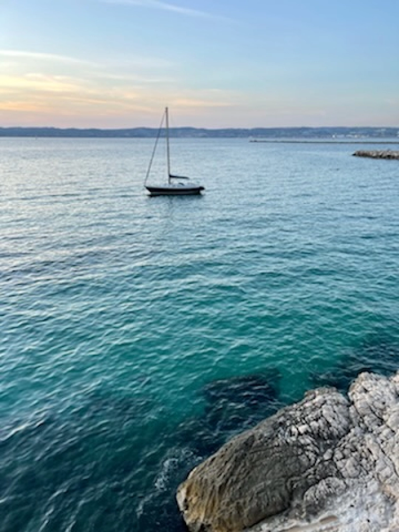 Hire Sailboat Contest with a boat licence