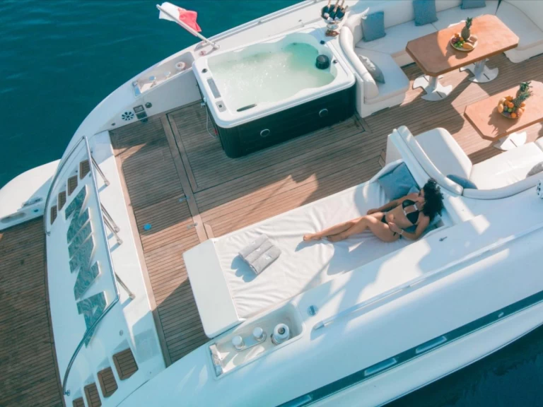 Luxury Yacht hire in Puerto Banús - Mangusta Mangusta 80 open