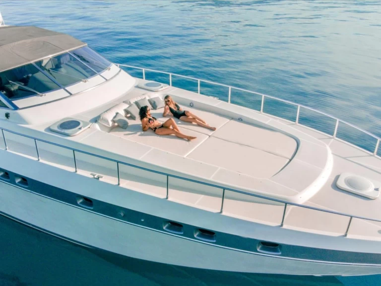 Hire Luxury Yacht with or without skipper Mangusta Puerto Banús