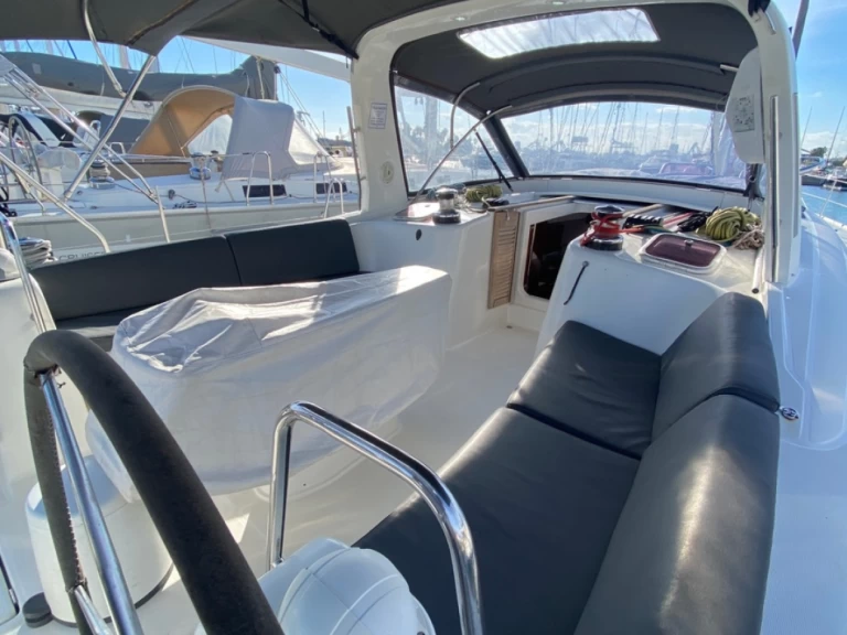 Sailboat hire in Ibiza Town - Bénéteau Oceanis 500