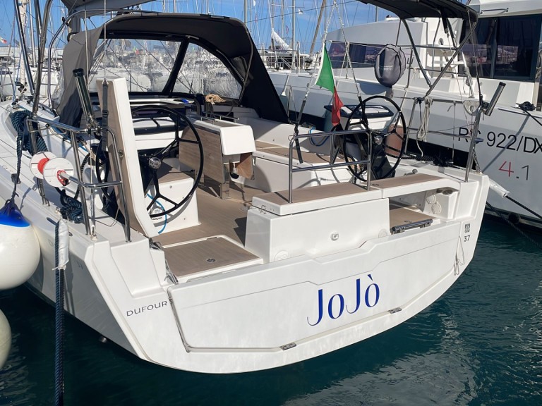 Charter a Dufour Dufour 37 in Capo d'Orlando on Samboat