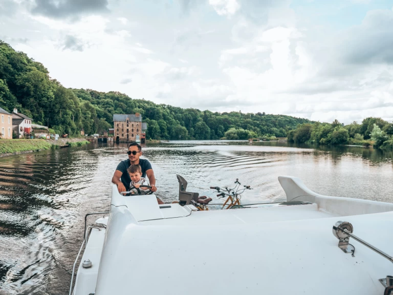Yacht charter Grez-Neuville - Nicols Nicols 900 on SamBoat