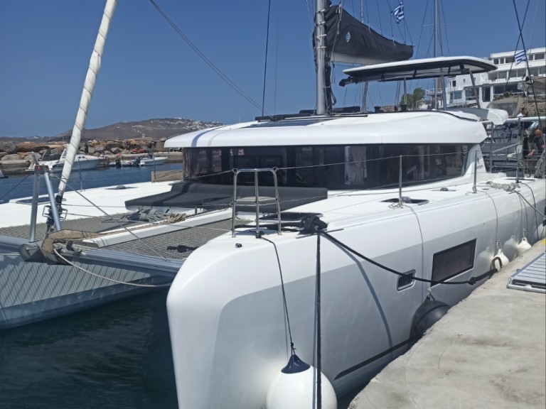 Catamaran hire in Alimos - Lagoon Lagoon 42