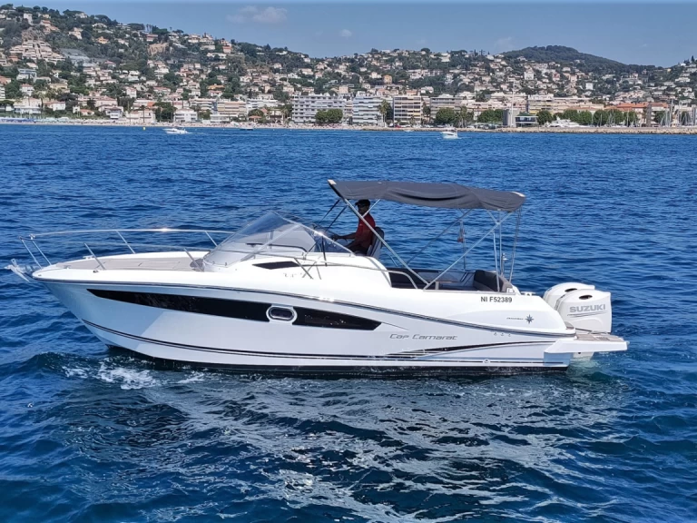 Hire Motorboat Jeanneau with a boat licence
