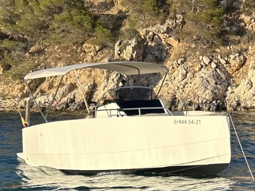 Hire a Nuva Nuva M6 Open Marina Greenwich