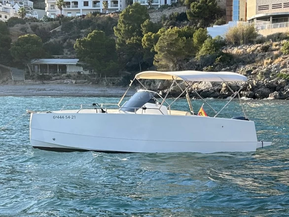 Yacht hire Marina Greenwich cheap Nuva M6 Open