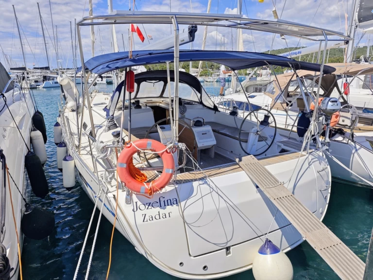 Sailboat to hire Sukošan at the best price
