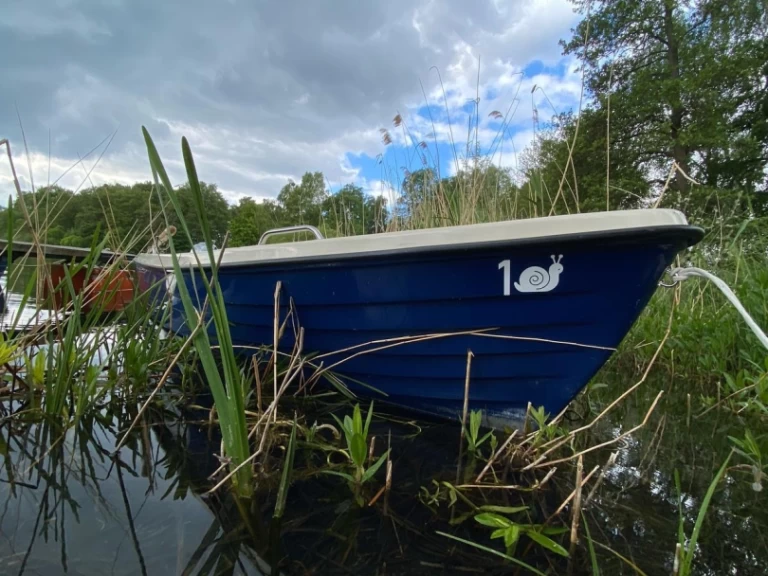 Tagescharter Schnecke charter bareboat or skippered in  Waren (Müritz)