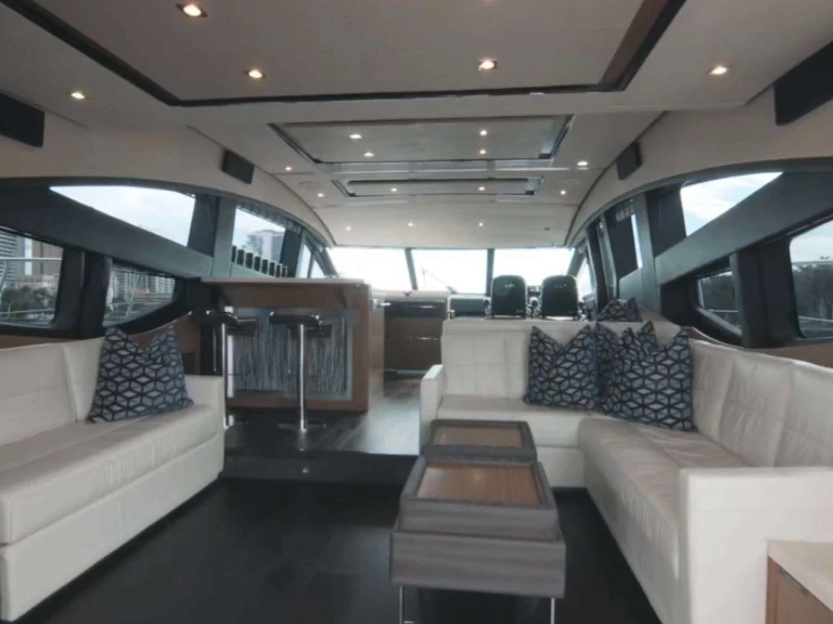 Luxury Yacht hire in Miami - Sea Ray Kraken