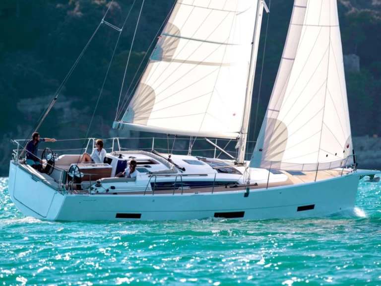 Yacht hire Saint-Mandrier-sur-Mer cheap Dufour 390 GL