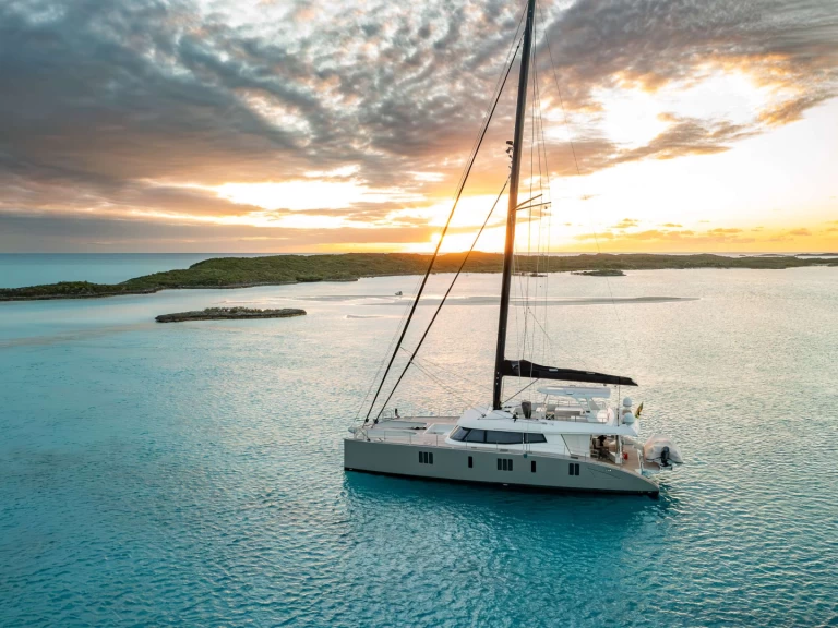 Luxury Yacht to hire Exuma District at the best price