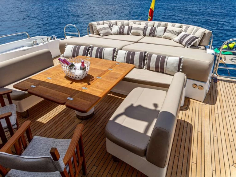 Yacht charter Ibiza - Sunseeker BASAD on SamBoat
