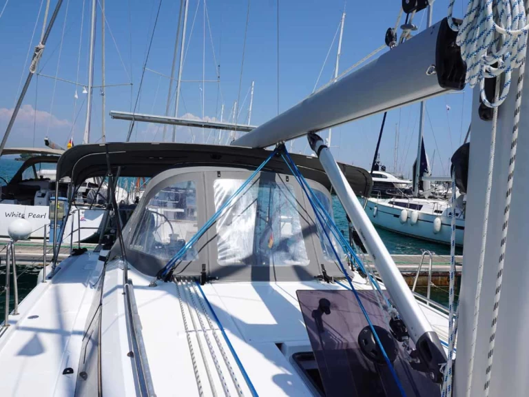 Sailboat hire in Gouvia - Bavaria Bavaria C38