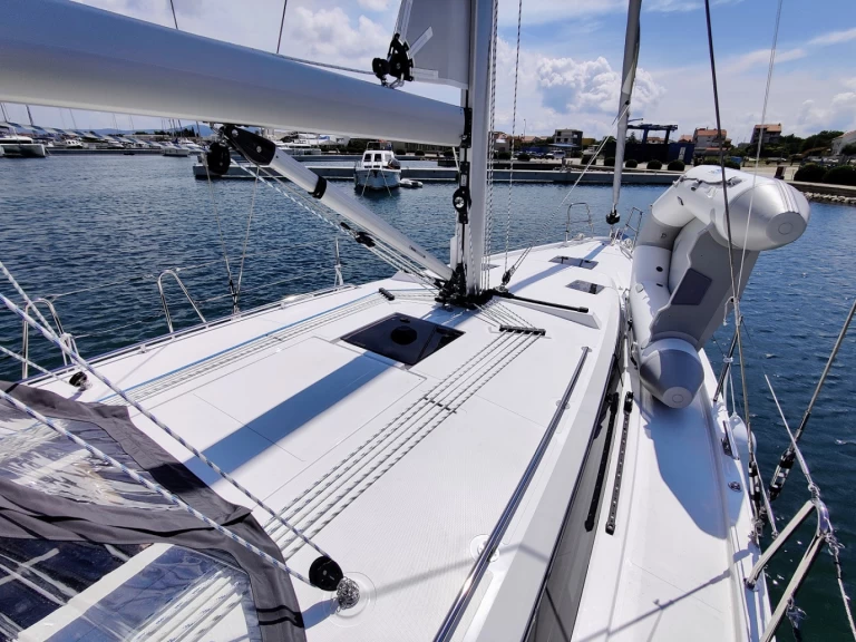 Sailboat to hire Sukošan at the best price